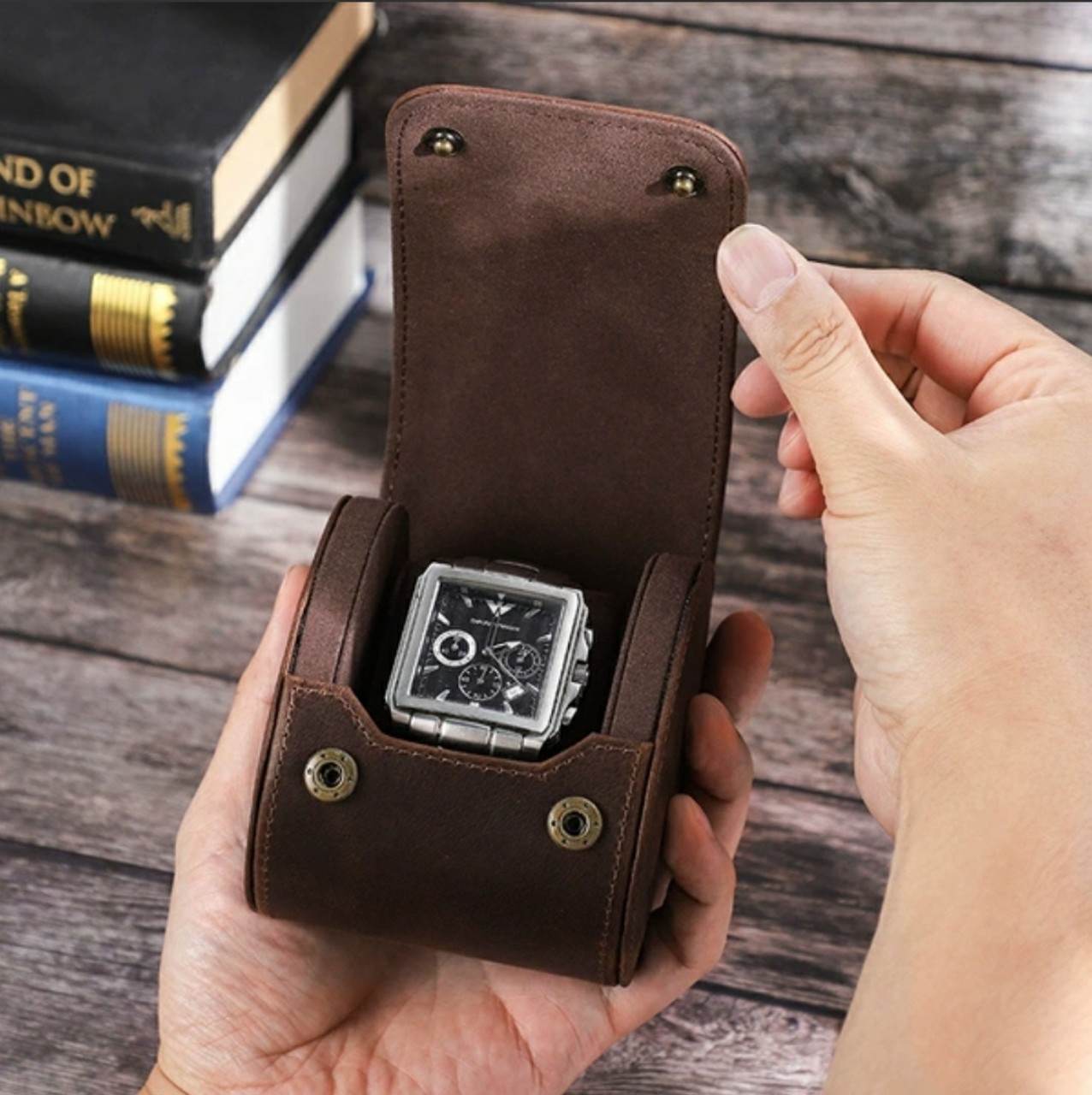 HỘP DỰNG ĐỒNG HỒ CƠ DU LỊCH DA NGỰA 01 NÂU
